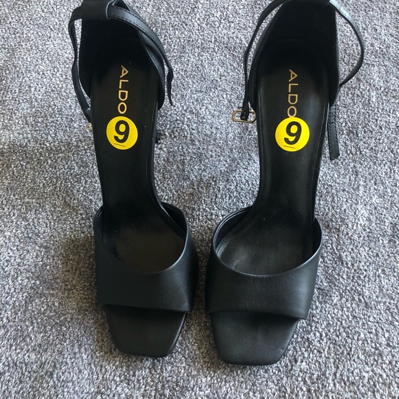 New leather heels - Picture 2 of 2